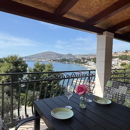 Apartments Villa Mirella 20 M From The Sea - Free Parking Trogir Eksteriør billede