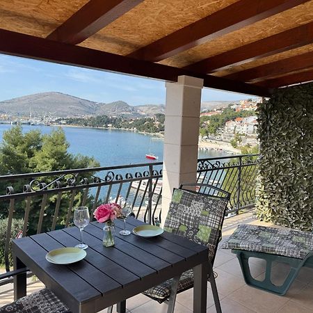 Apartments Villa Mirella 20 M From The Sea - Free Parking Trogir Eksteriør billede