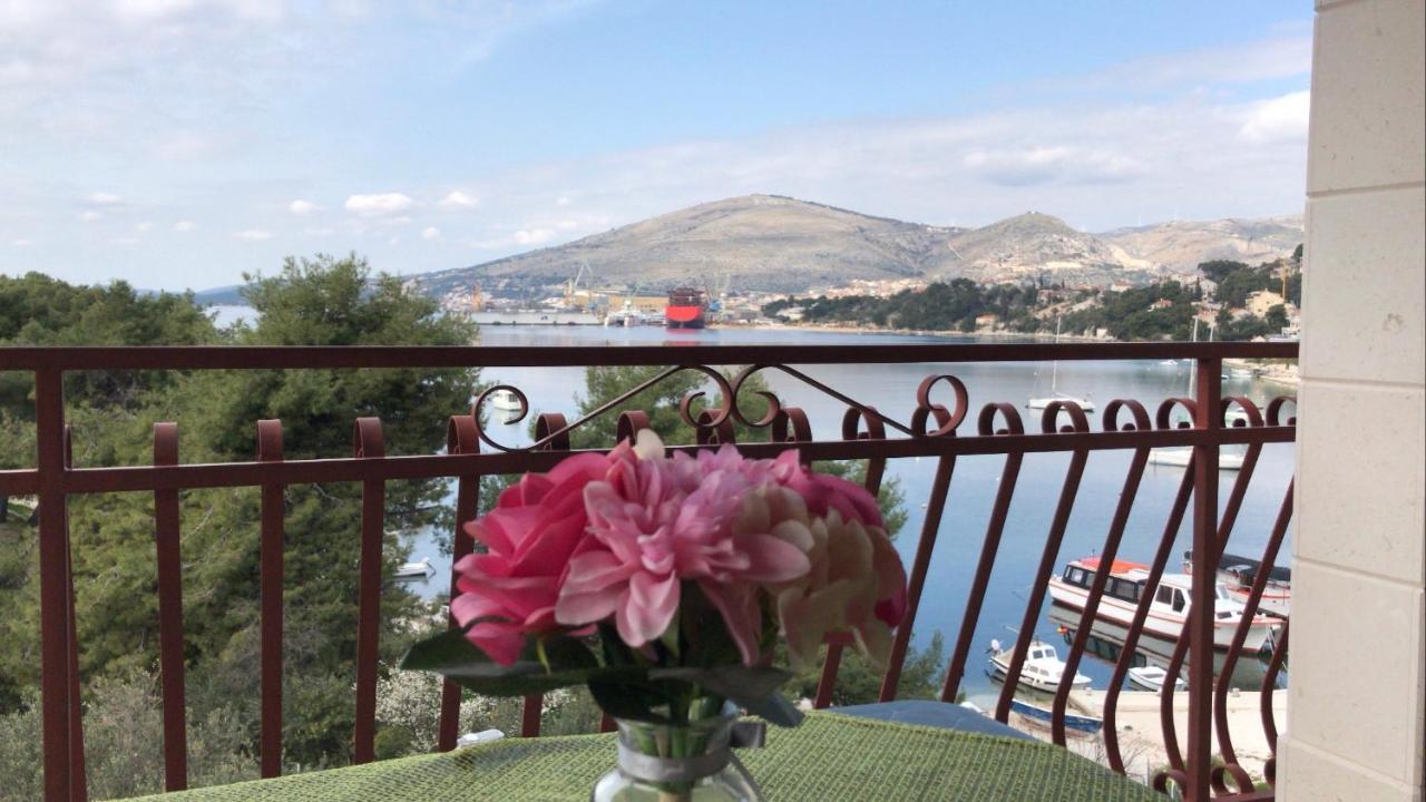 Apartments Villa Mirella 20 M From The Sea - Free Parking Trogir Eksteriør billede