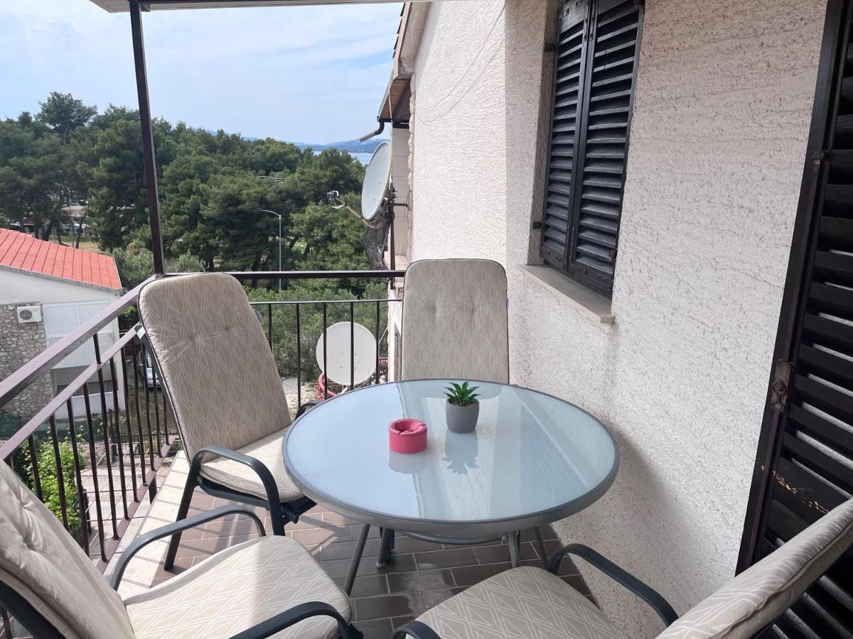 Apartments Villa Mirella 20 M From The Sea - Free Parking Trogir Eksteriør billede
