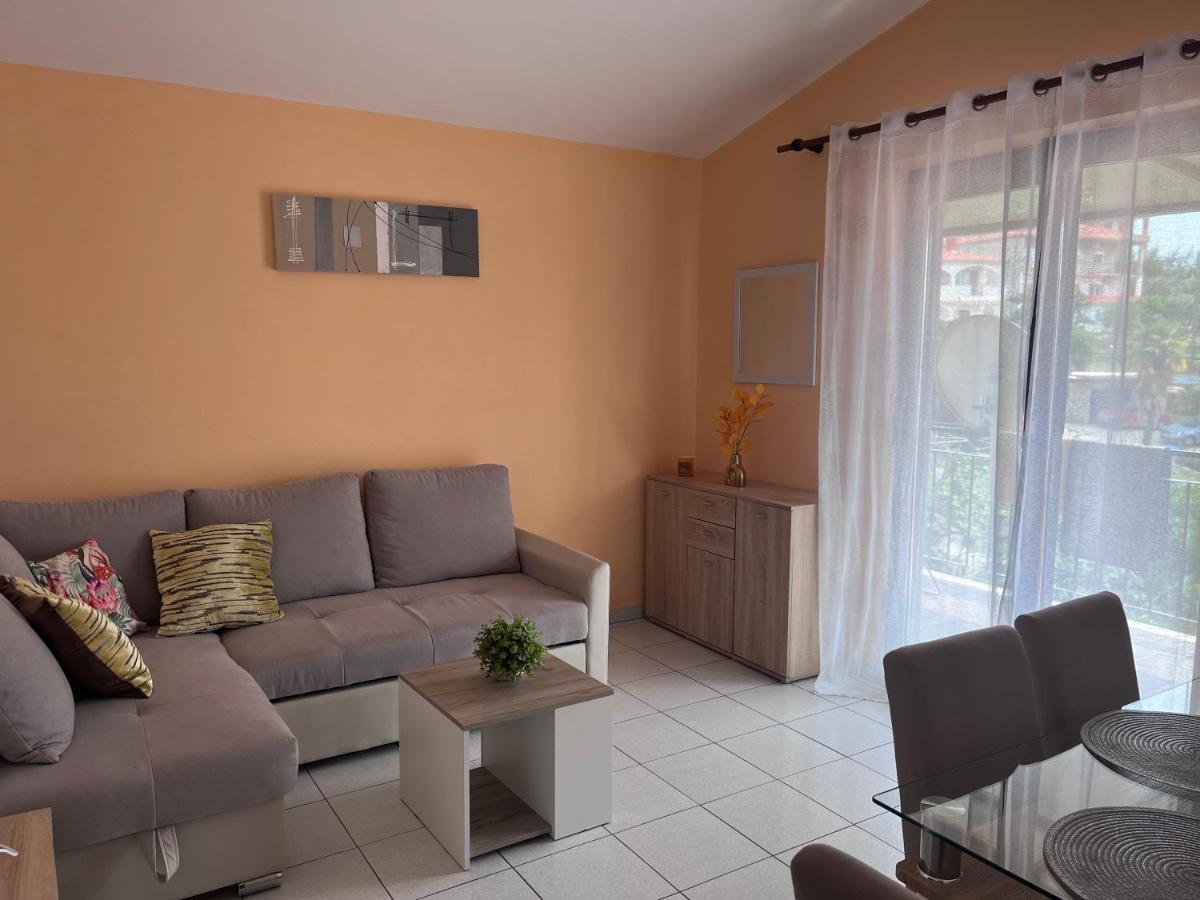 Apartments Villa Mirella 20 M From The Sea - Free Parking Trogir Eksteriør billede