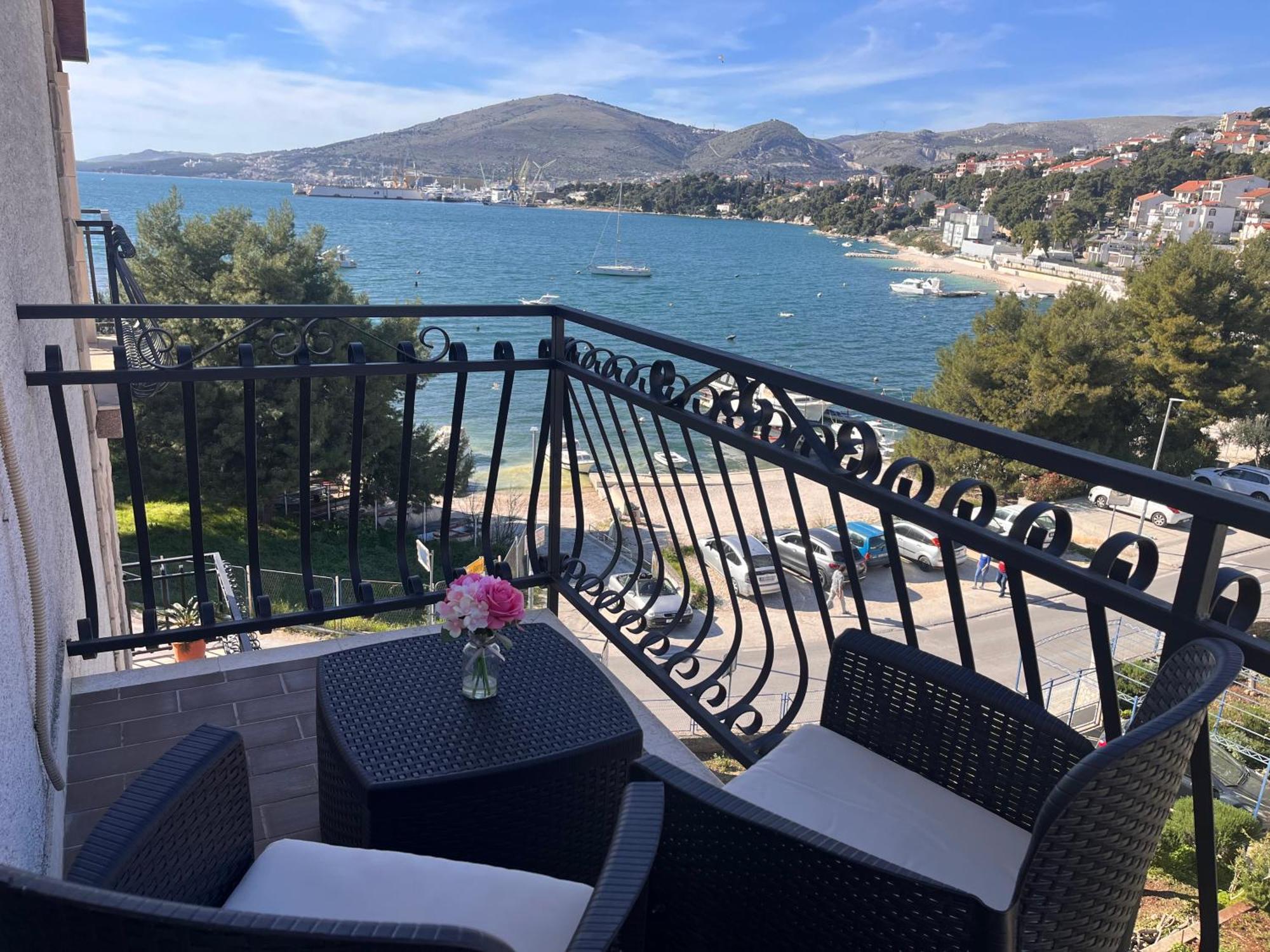 Apartments Villa Mirella 20 M From The Sea - Free Parking Trogir Eksteriør billede