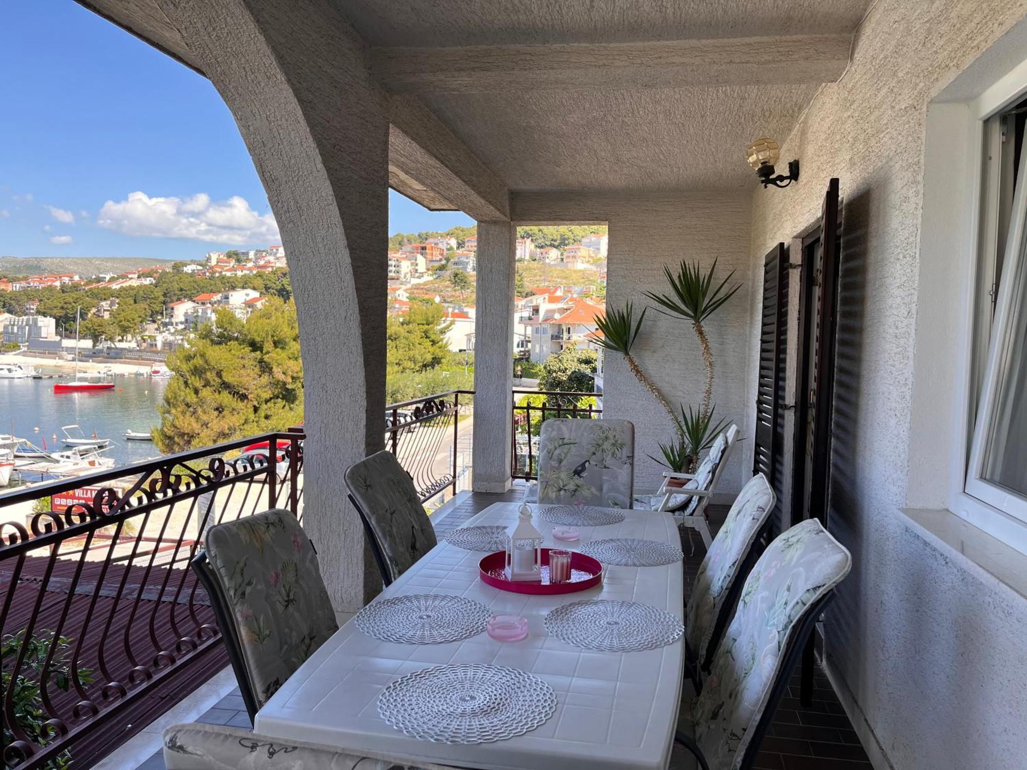 Apartments Villa Mirella 20 M From The Sea - Free Parking Trogir Eksteriør billede