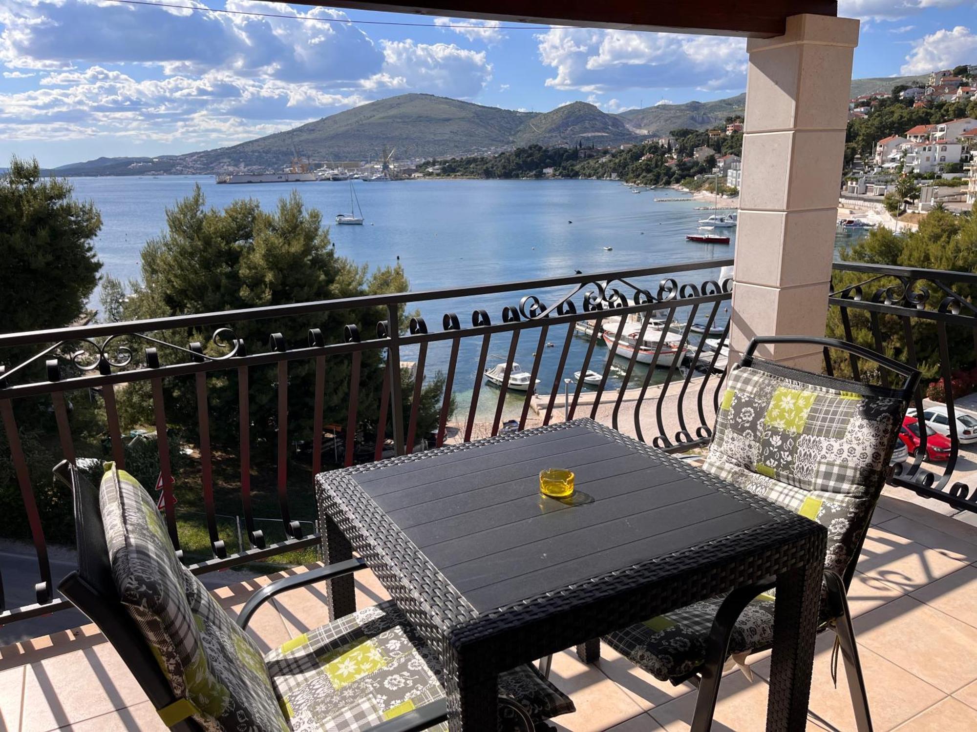 Apartments Villa Mirella 20 M From The Sea - Free Parking Trogir Eksteriør billede