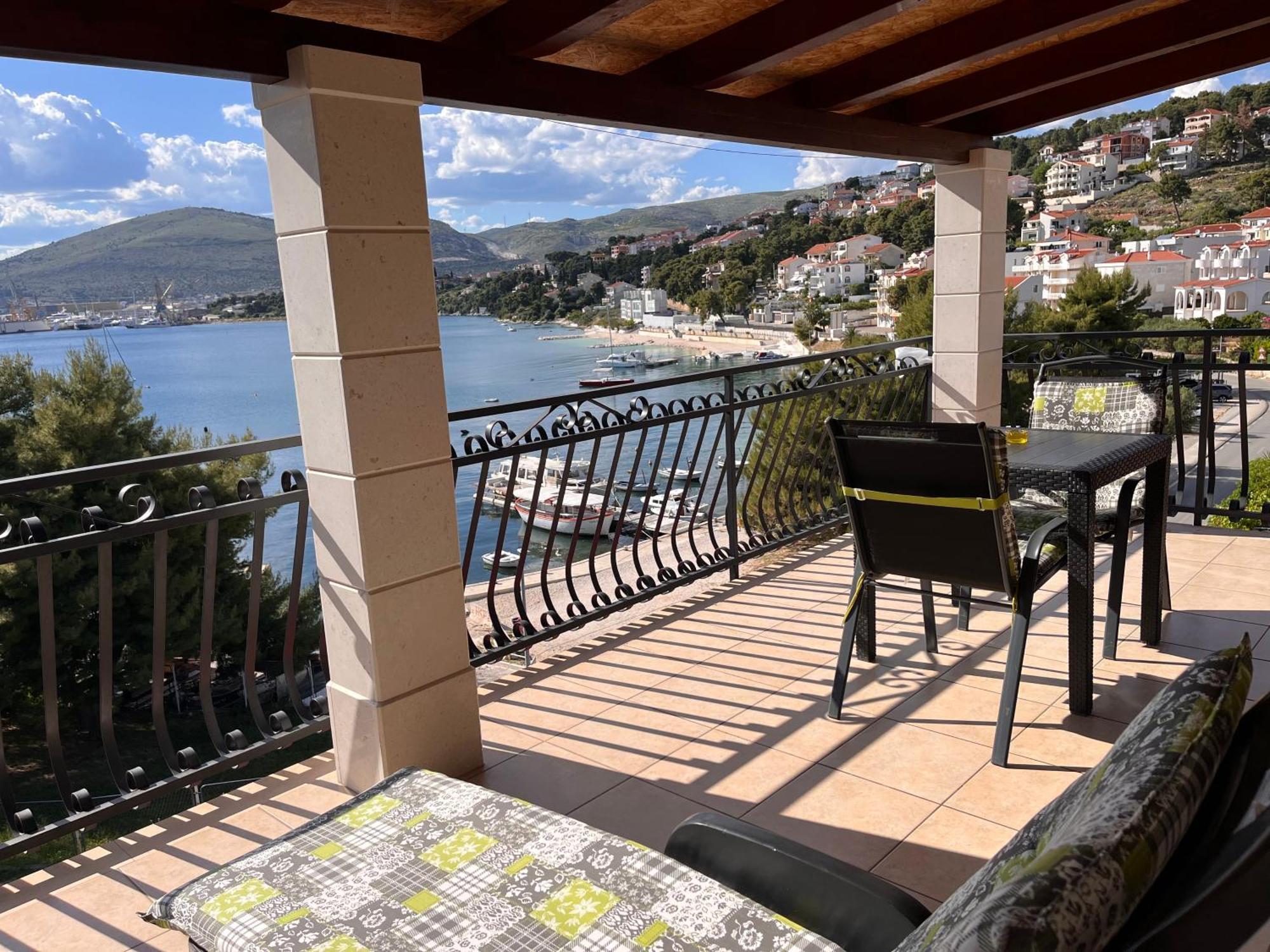 Apartments Villa Mirella 20 M From The Sea - Free Parking Trogir Eksteriør billede