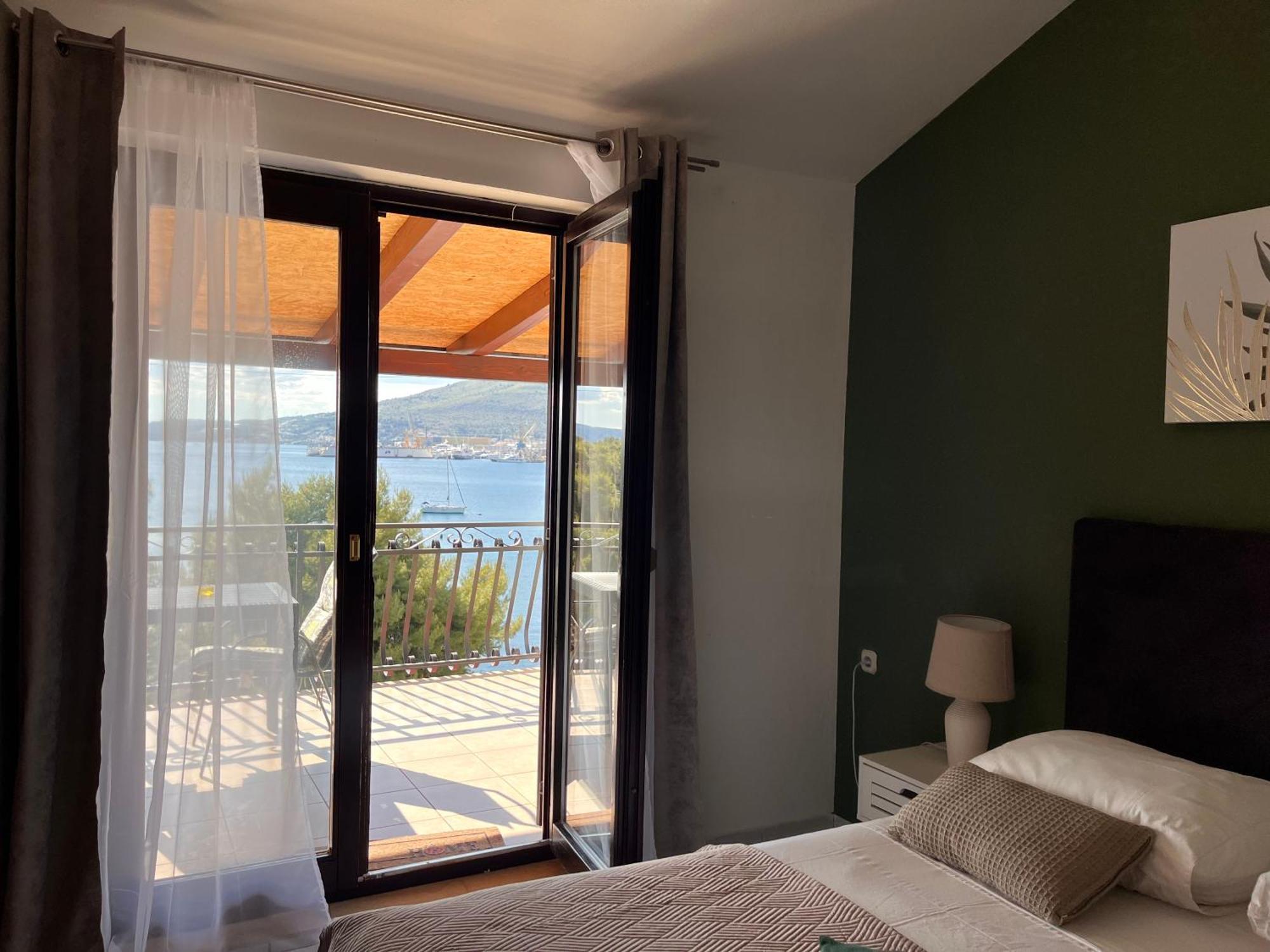 Apartments Villa Mirella 20 M From The Sea - Free Parking Trogir Eksteriør billede
