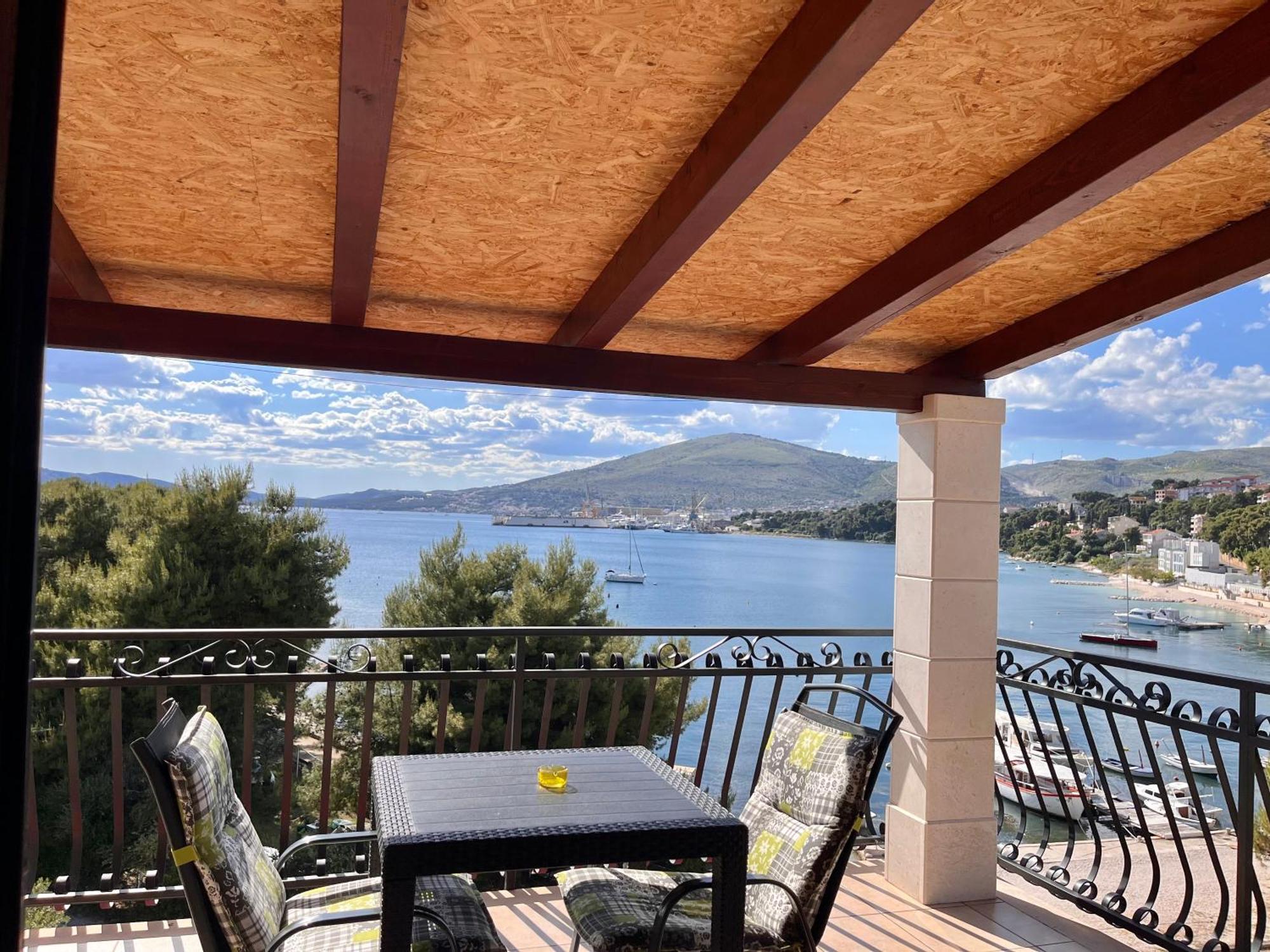 Apartments Villa Mirella 20 M From The Sea - Free Parking Trogir Eksteriør billede