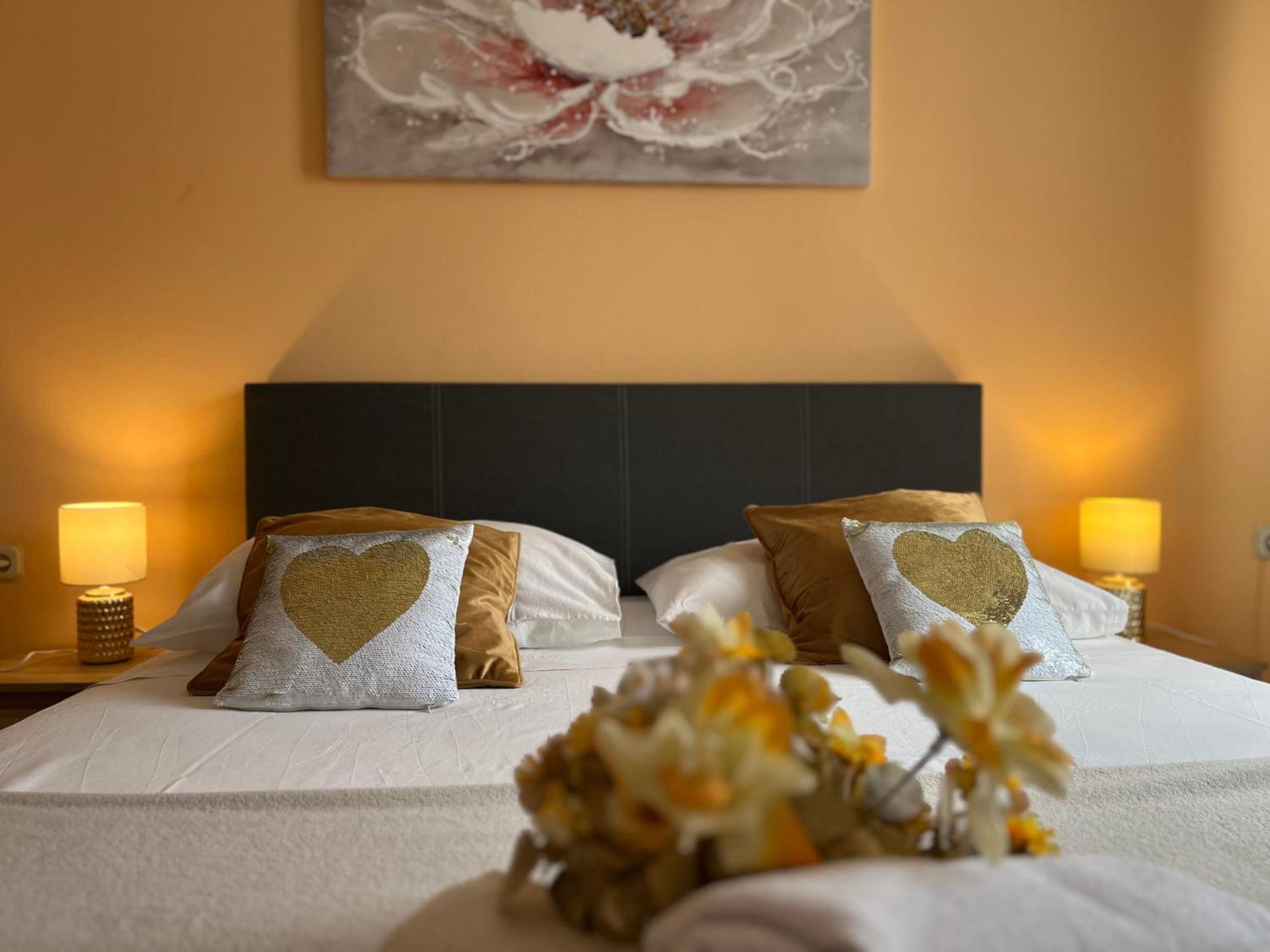 Apartments Villa Mirella 20 M From The Sea - Free Parking Trogir Eksteriør billede