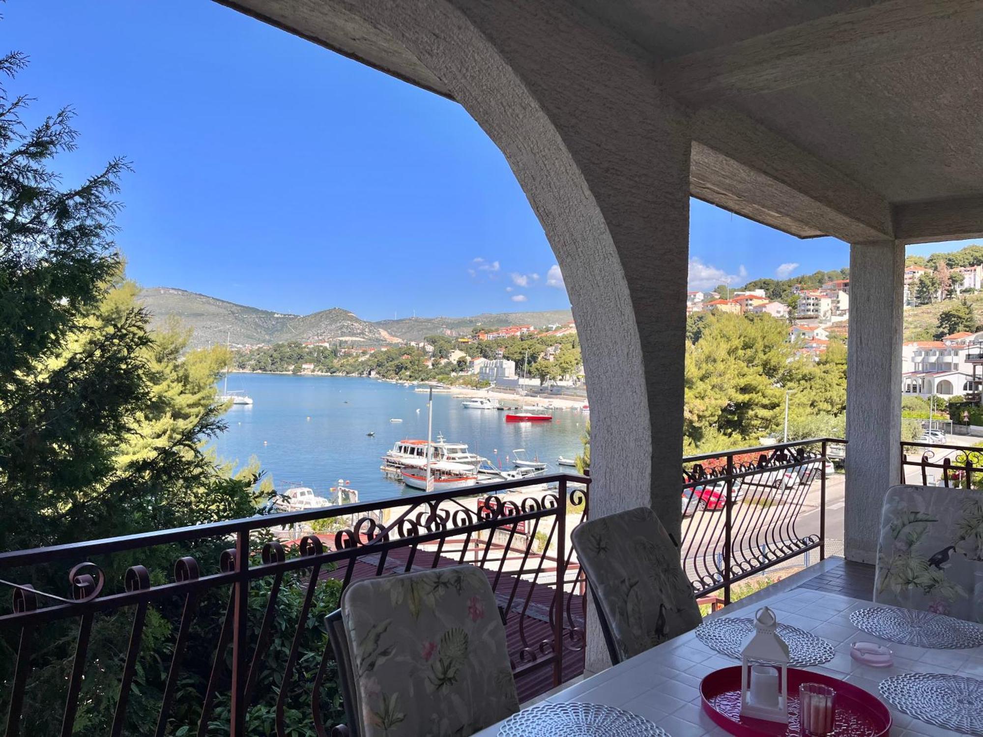 Apartments Villa Mirella 20 M From The Sea - Free Parking Trogir Eksteriør billede