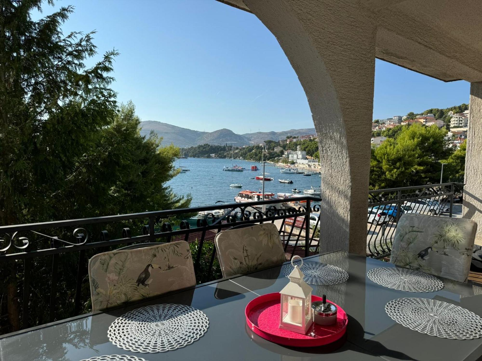 Apartments Villa Mirella 20 M From The Sea - Free Parking Trogir Eksteriør billede