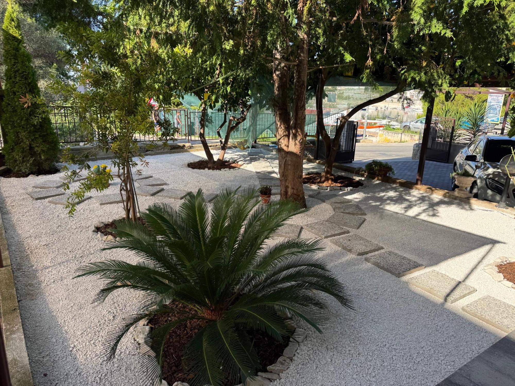Apartments Villa Mirella 20 M From The Sea - Free Parking Trogir Eksteriør billede