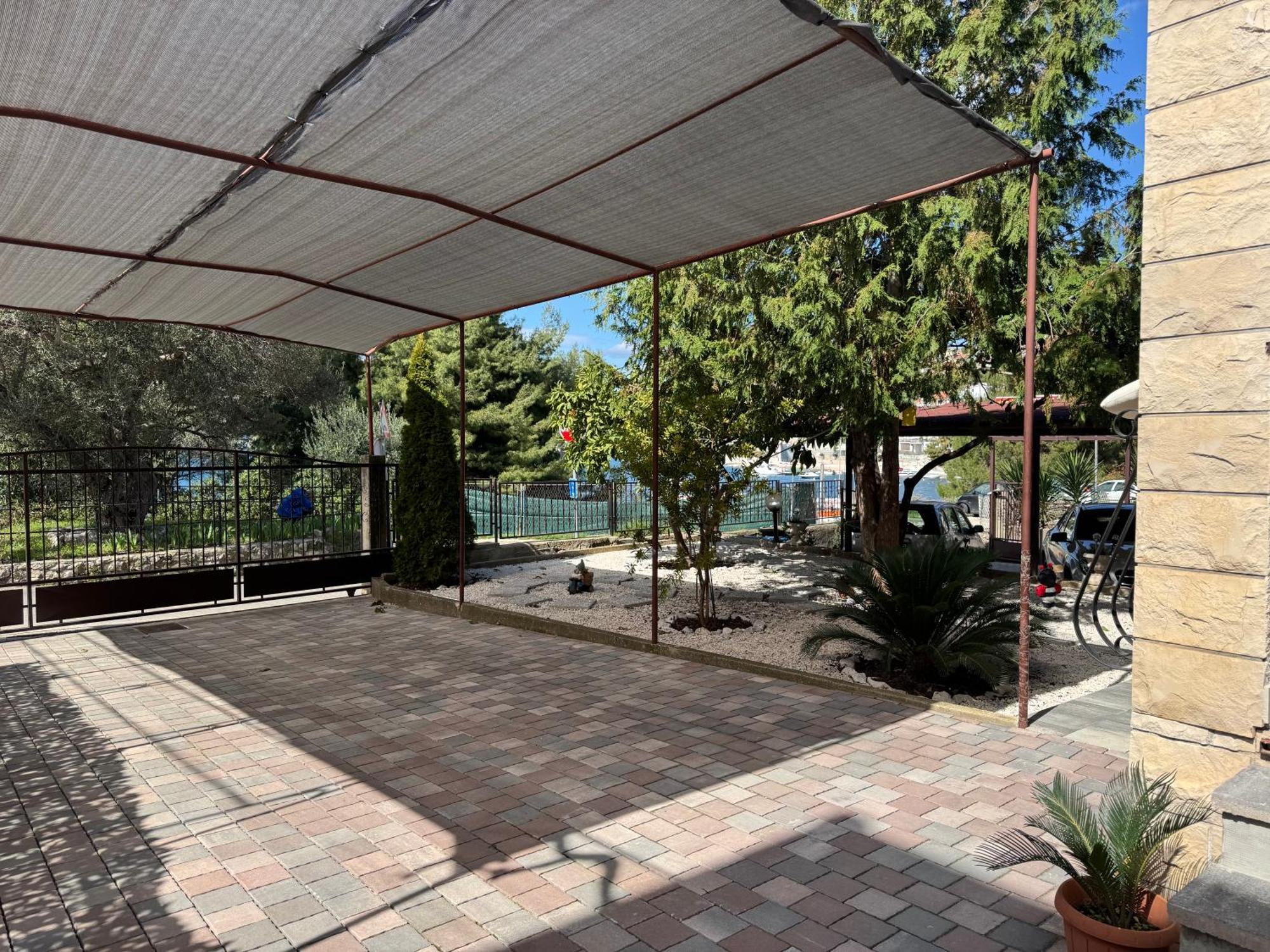 Apartments Villa Mirella 20 M From The Sea - Free Parking Trogir Eksteriør billede